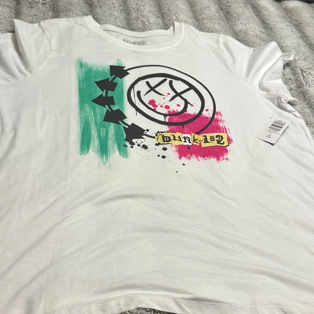 Torrid White Graphic T-Shirt - Picture 4 of 4